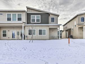 Nampa Townhome ~ 18 Mi to Downtown Boise!