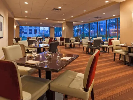 Wyndham Grand Pittsburgh Downtown Отели рядом с достопримечательностью «Храм познания»