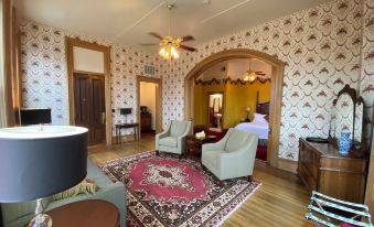 Decker Hotel & Bar - Housity