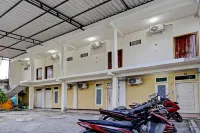 Grand Hagawa Syariah Near Alun Alun Lamongan RedPartner - parking