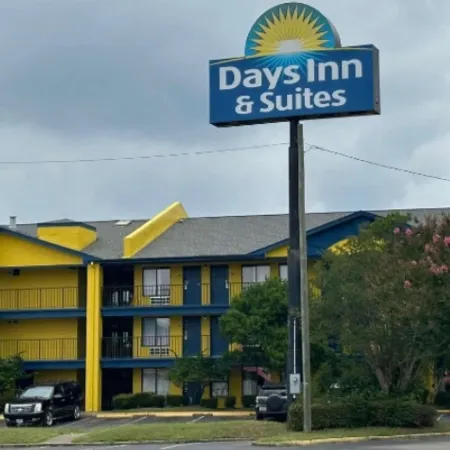 Days Inn & Suites by Wyndham Mobile