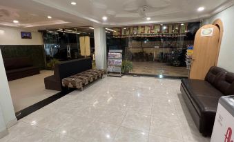 Hotel Niraj International - Housity