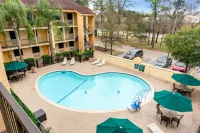 Super 8 by Wyndham The Woodlands North - Pools