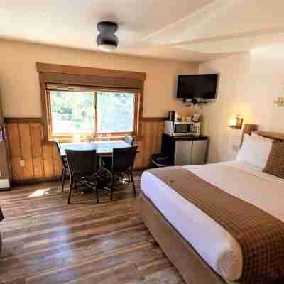 Cedar Glen Lodge Rooms