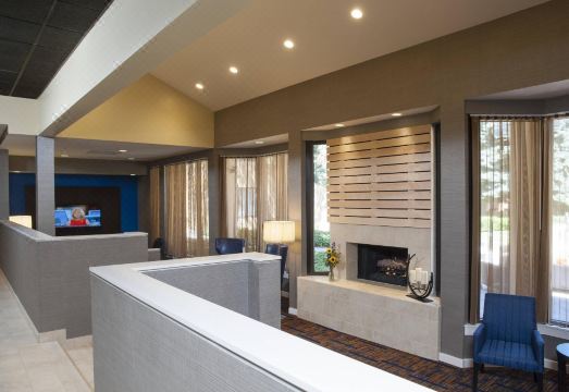 코트야드 시카고 글렌뷰/노스브룩의 비스트로