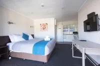 Lake Breeze Motel
