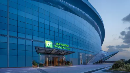 Holiday Inn & Suites Wuhan International Expo Отели рядом с достопримечательностью «Wuhan University of Science and Technology Department of Physical Education (Maojiawan)»