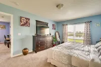 Sunny Wesley Chapel Home ~ 2 Mi to Epperson Lagoon