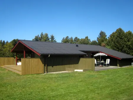 "Gunsten" - 2.3km from the Sea Отели рядом с достопримечательностью «Houstrup»