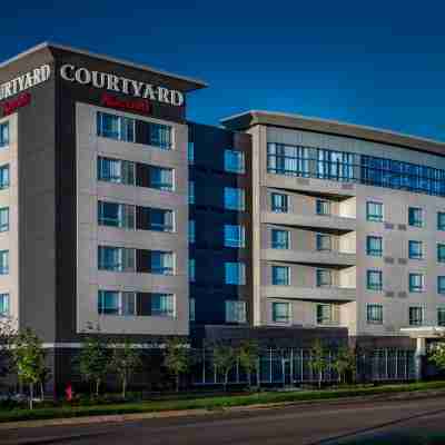 Courtyard Winnipeg Airport Hotel Exterior