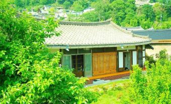 8. Jeonju H..