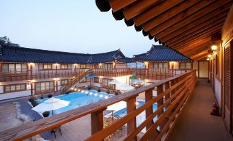 경주엔한옥펜션 마당
