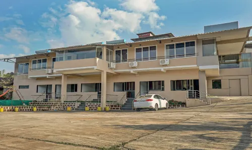 Hotel Lake Paradise Mahabaleshwar - Bergblick