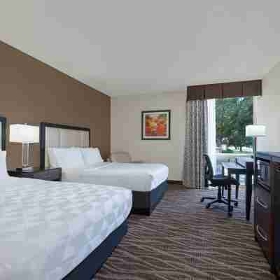 Holiday Inn des Moines-Airport/Conf Center Rooms
