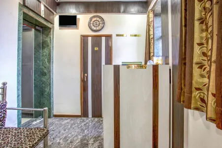 One Step Hostel Отели рядом с достопримечательностью «Гейтуэй Оф Индия Мамбай»