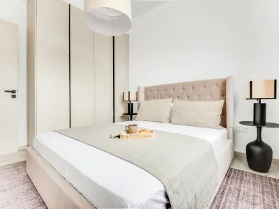 Sanders Premier - Cozy 2 Bdr. Apt. with Balcony Hotel a 
