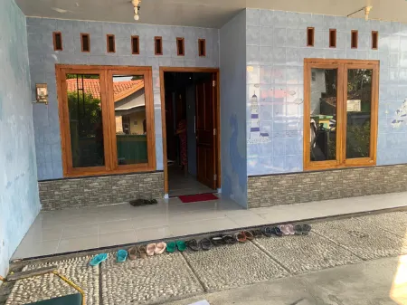 Omah Syariah 7A Bu Endang Отели в г. Wonogiri Regency