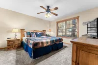 River's Creek 4 Bedroom Cabin by RedAwning