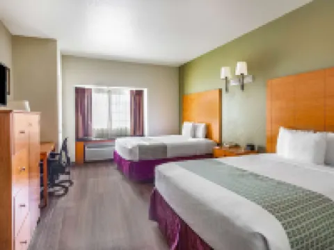 La Quinta Inn & Suites by Wyndham Tulare Hotels in Tulare