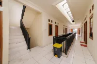 RedDoorz at Meruya Utara Hotels in West Jakarta City