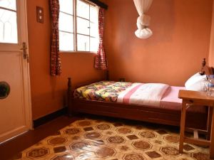 Amahoro Guest House - Double Room with Private Shower Room