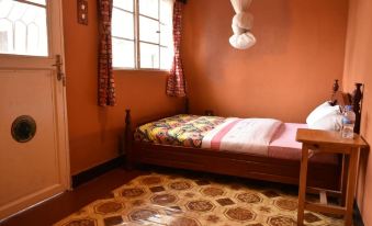 Amahoro Guest House - Double Room with Private Shower Room