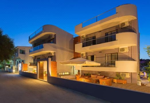 5. 서니 데이즈 호..