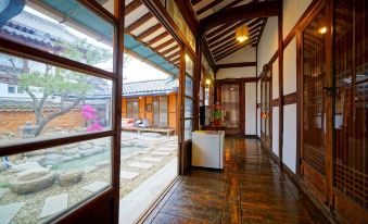 1. 이화원 고택..