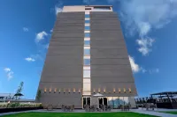 Holiday Inn Lucknow Airport Hotel in zona Husainabad Clock Tower
