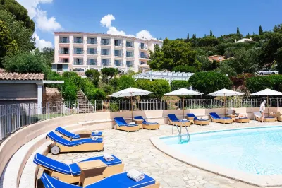 Hôtel du Parc Cavalaire Sur Mer Hotel dekat Visite Des Calanques Cavalaire