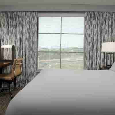 Embassy Suites by Hilton Springfield Rooms