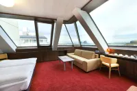 Simm's Hotel - Cityhotel Next to Metro U3