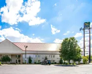 Quality Inn & Suites University-Airport Hotels in Louisville