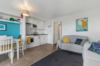 Swn Y Tonnau - Sea Front Apartment Spectacular Sea Views Parking Direct Beach Access