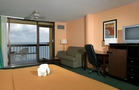 品質酒店及套房海灣微風海灣旁靠近彭薩科拉海灘