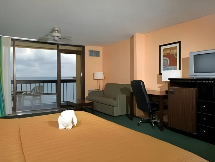 Quality Inn & Suites Gulf Breeze Bayside Near Pensacola Beach
