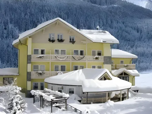 Hotel Pangrazzi - 3 Stelle Superior فنادق في Cogolo
