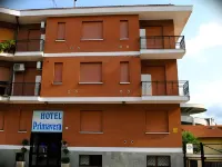 Twelve Hotel Hotel di Nichelino