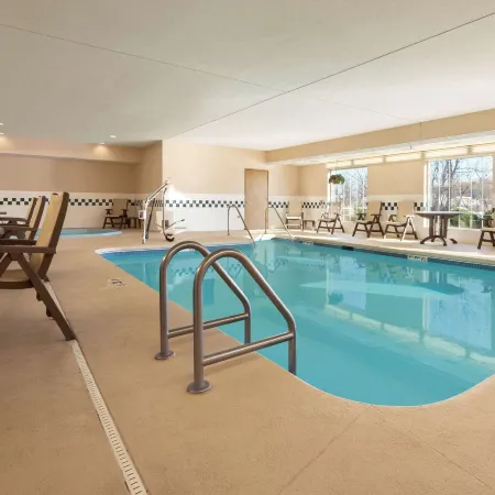 Country Inn & Suites by Radisson, Clinton, IA