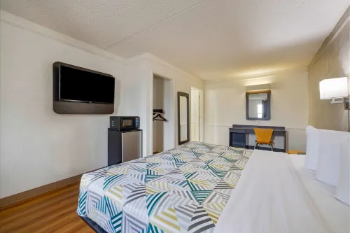 Motel 6 Beaumont, TX - Hot Tub