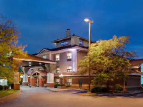 Travelodge by Wyndham Oshawa Whitby Hotels in Oshawa