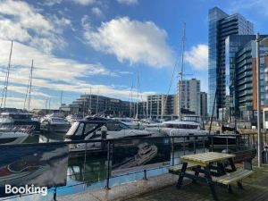 Large Apartment Southampton Port Sleeps 5