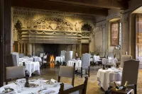 Château de Bagnols Hotels in Bully