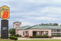 Super 8 by Wyndham Fort Saskatchewan Hotels in der Nähe von Fort Heritage Precinct