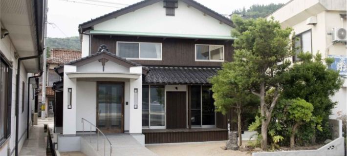 B and B Atodo Hotels in Oki District