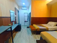 Sentral Boutique Hotel Kediri Hotell i Tosaren
