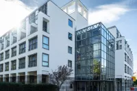 Clipper Boardinghouse - Hamburg-Michel Hotel dekat St. Michael's Church