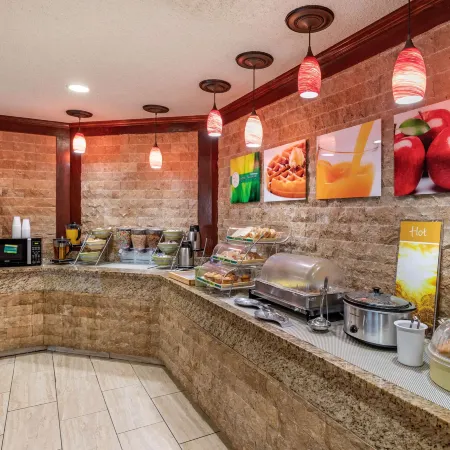 Quality Suites Addison-Dallas
