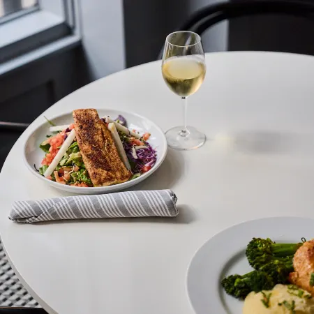 Club Quarters Hotel in Houston Отели рядом с достопримечательностью «Менил Коллекшен»