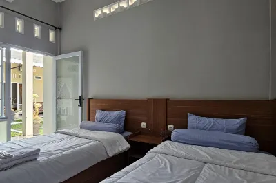 Guest House Saqeena Syariah Near Blitar Park RedPartner Hotels in Kanigoro